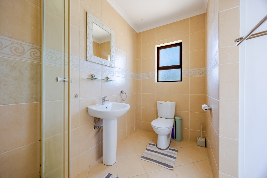 5 Bedroom Property for Sale in Flamingo Vlei Western Cape